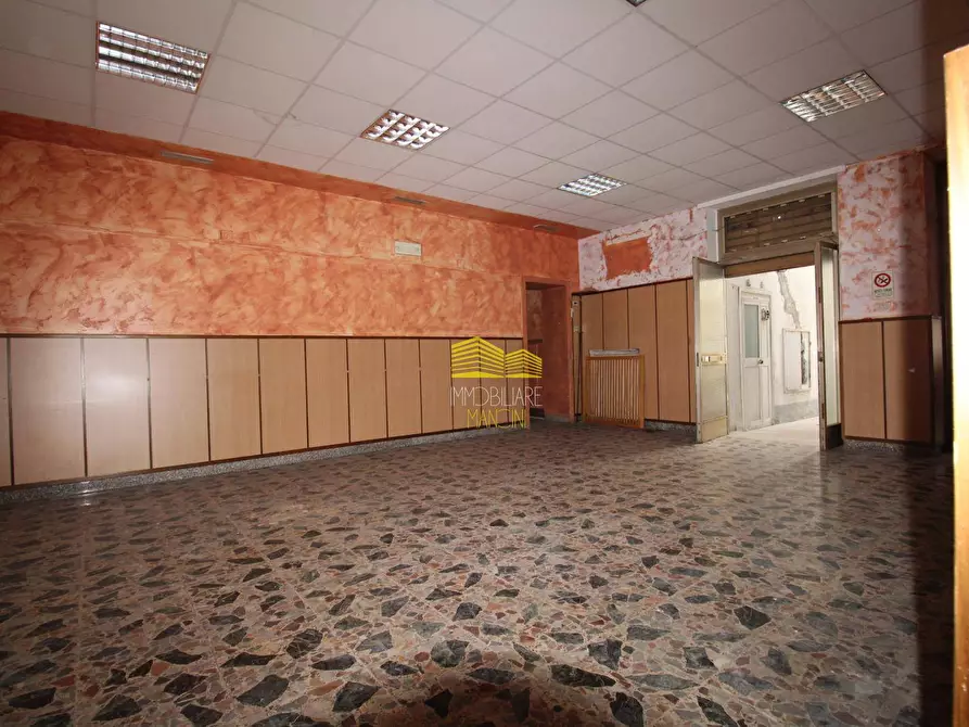 Immagine 2 di Negozio in vendita  in VIA VITTORIO VENETO a Cassano D'adda