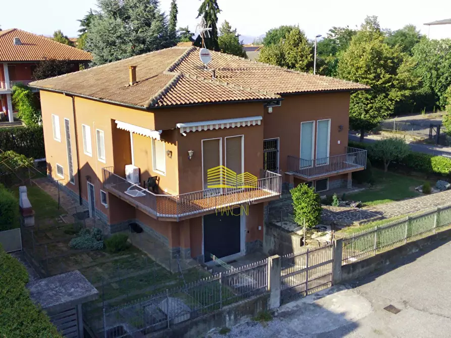 Immagine 2 di Villa in vendita  in Via Crespi a Capriate San Gervasio