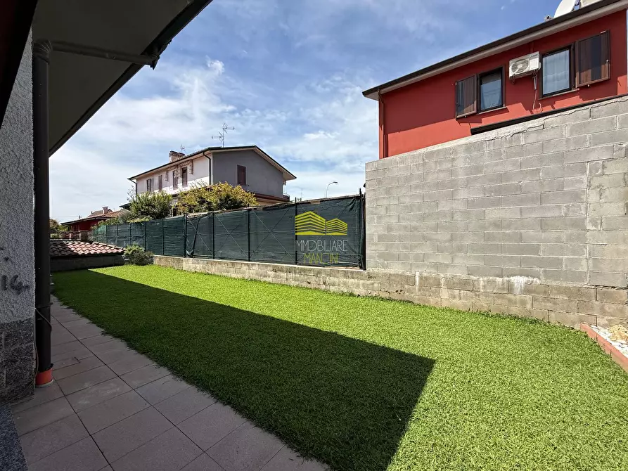 Immagine 37 di Villa in vendita  in VIA XXV APRILE a Grezzago