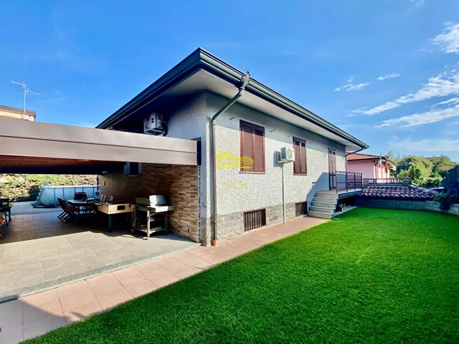 Immagine 1 di Villa in vendita  in VIA XXV APRILE a Grezzago