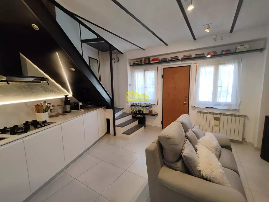 Immagine 5 di Casa semindipendente in vendita  in Via Cavour a Grezzago