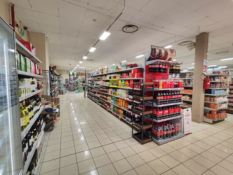 Immagine 3 di Negozio in vendita  in PIAZZA NAZIONALE a Grezzago