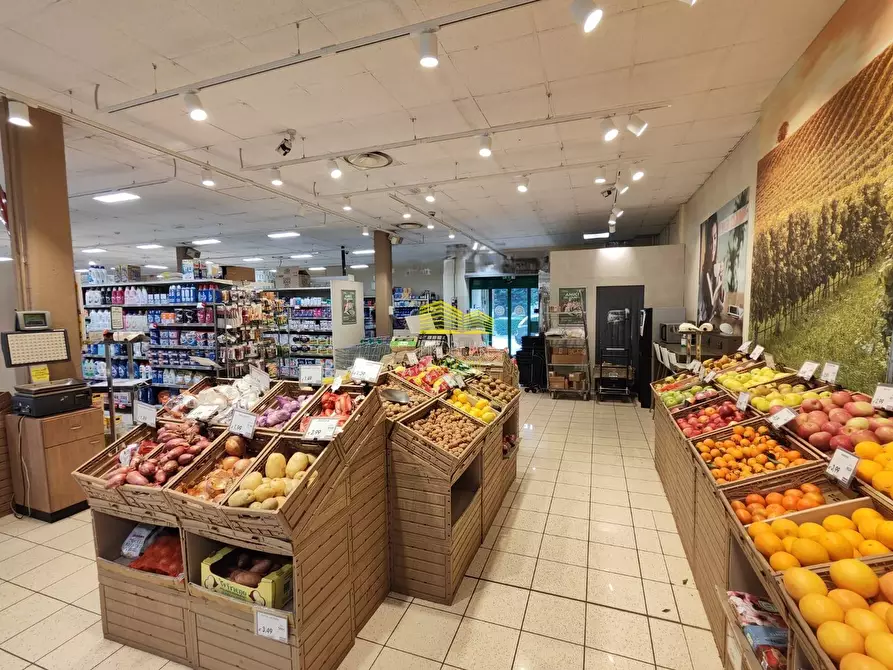 Immagine 6 di Negozio in vendita  in PIAZZA NAZIONALE a Grezzago