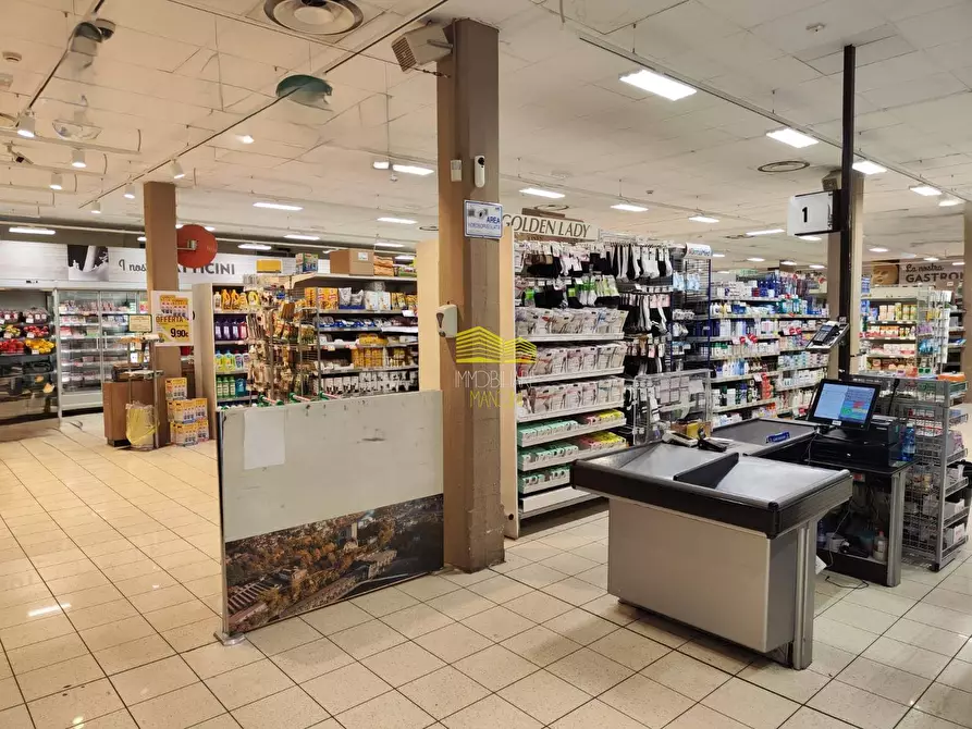 Immagine 7 di Negozio in vendita  in PIAZZA NAZIONALE a Grezzago