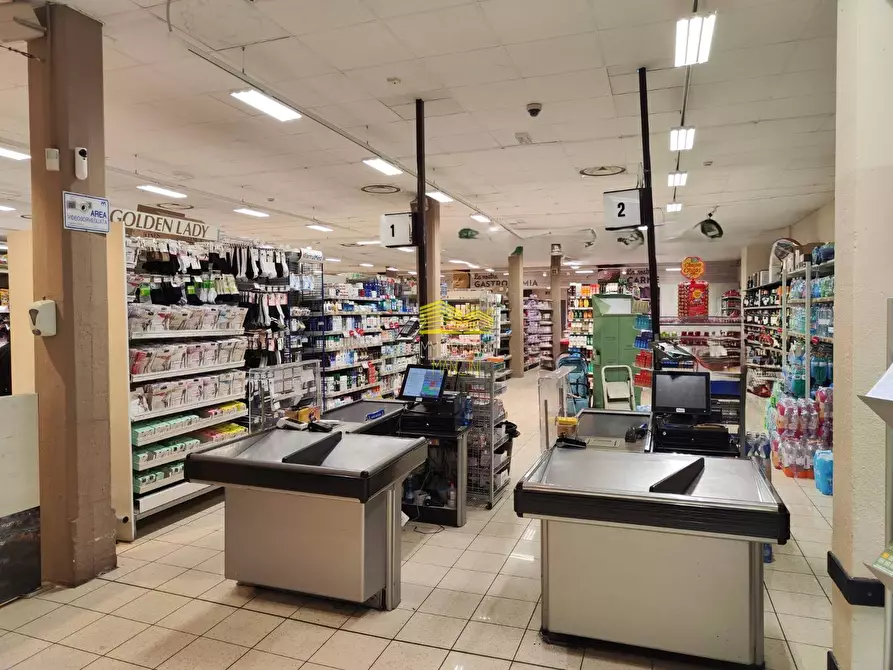 Immagine 8 di Negozio in vendita  in PIAZZA NAZIONALE a Grezzago