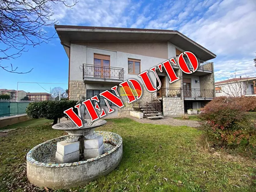Immagine 1 di Villa in vendita  in VIA GENOVA a Capriate San Gervasio