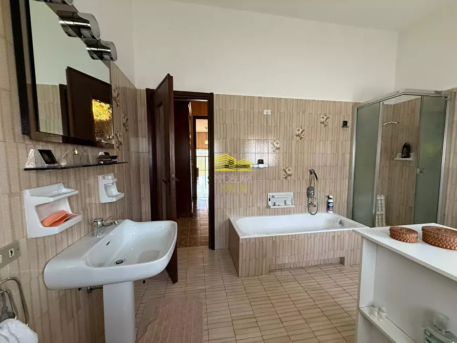 Immagine 18 di Villa in vendita  in Via Crespi a Capriate San Gervasio