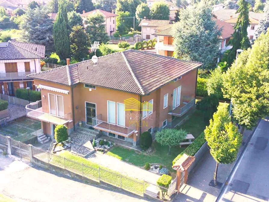 Immagine 1 di Villa in vendita  in Via Crespi a Capriate San Gervasio