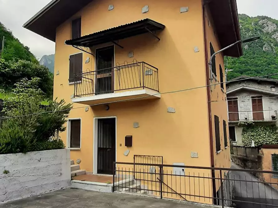 Immagine 5 di Casa indipendente in vendita  in via al castello 29 a Anfo