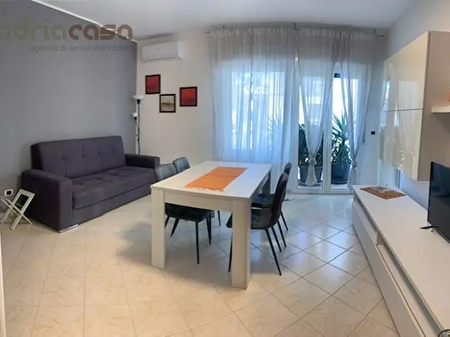 Immagine 1 di Appartamento in affitto  in Viale Dante a Riccione