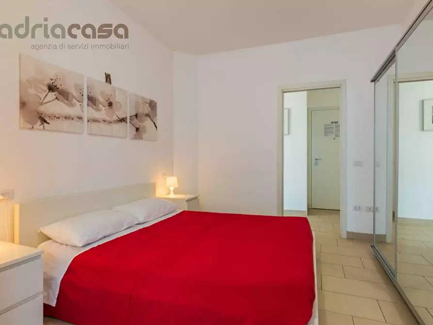 Immagine 10 di Appartamento in vendita  in via vittorio veneto a Gabicce Mare