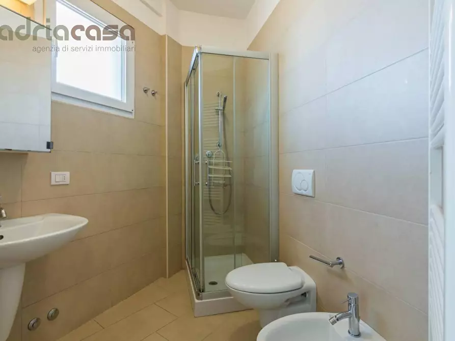 Immagine 11 di Appartamento in vendita  in via vittorio veneto a Gabicce Mare