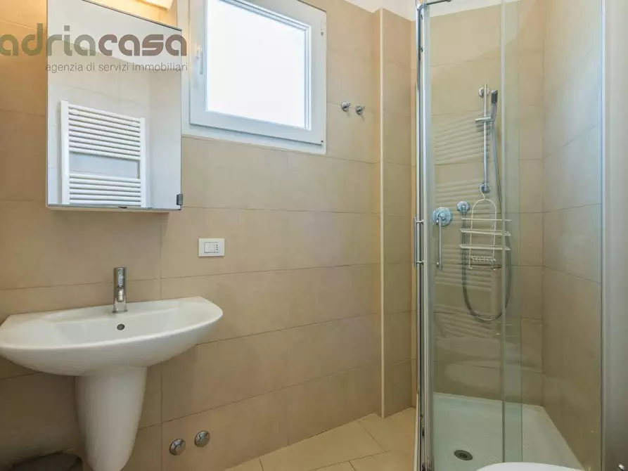 Immagine 12 di Appartamento in vendita  in via vittorio veneto a Gabicce Mare