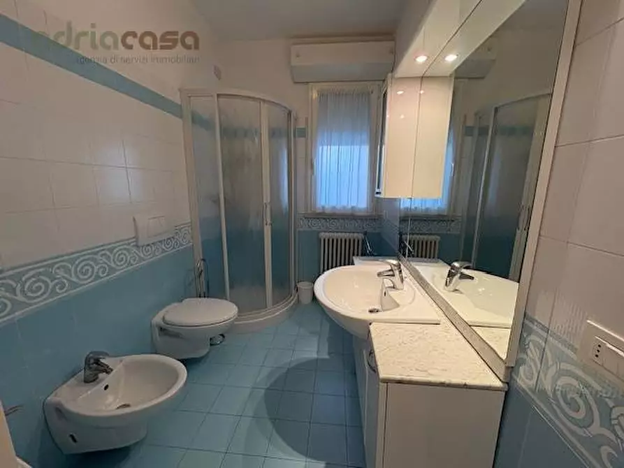 Immagine 10 di Appartamento in vendita  in viale trento trieste a Riccione