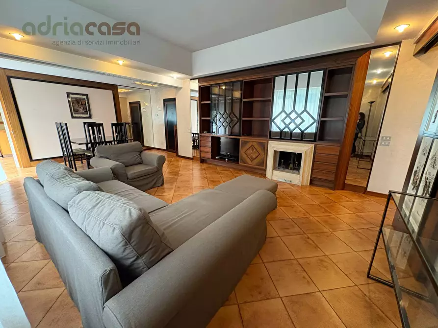 Immagine 1 di Appartamento in vendita  in viale ceccarini a Riccione