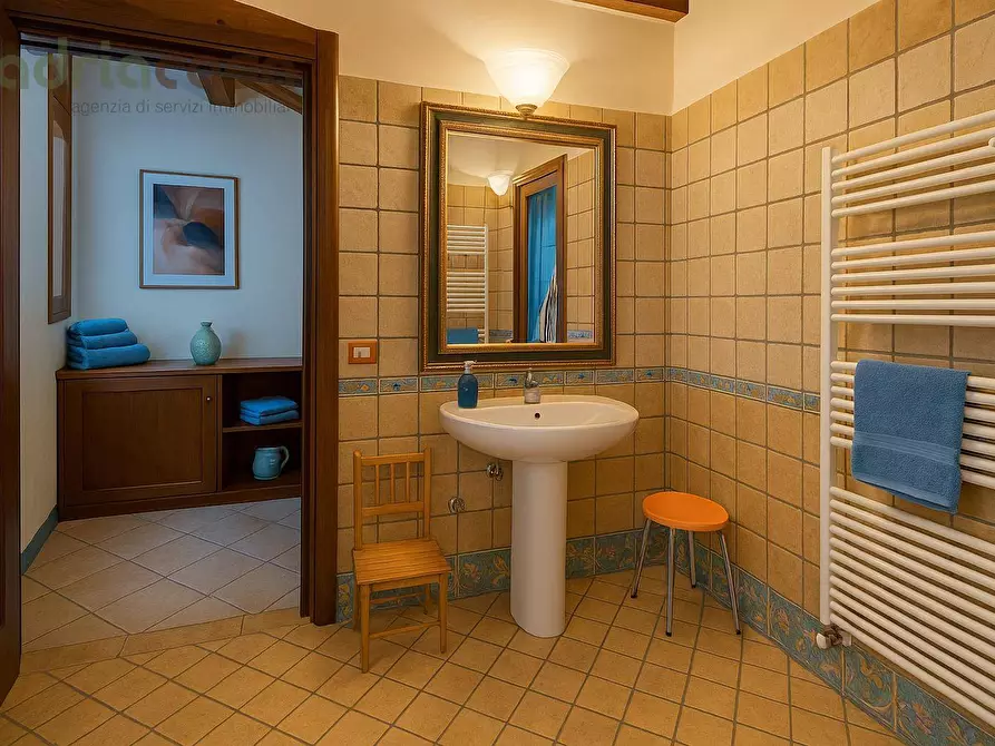 Immagine 19 di Appartamento in vendita  in via vallugola a Gabicce Mare