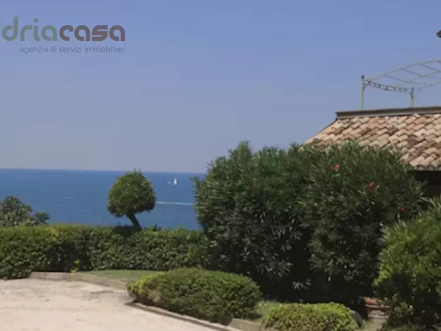 Immagine 4 di Appartamento in vendita  in via vallugola a Gabicce Mare