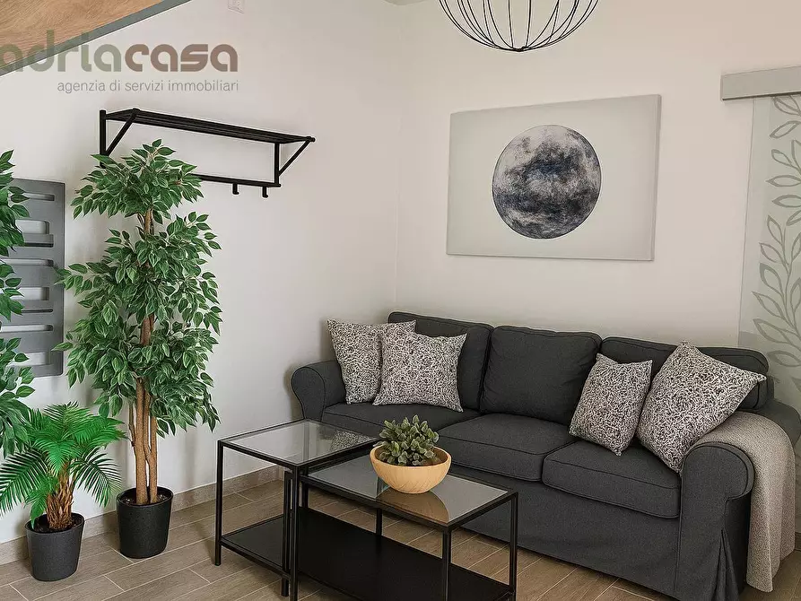 Immagine 1 di Appartamento in vendita  in via donizetti a Riccione