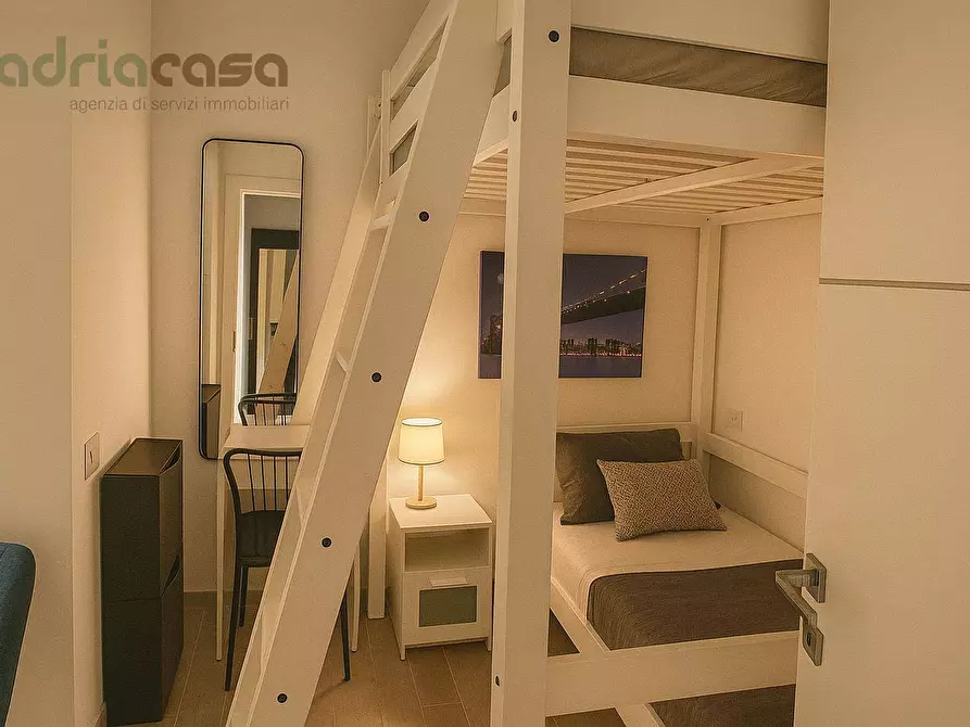 Immagine 6 di Appartamento in vendita  in via donizetti a Riccione