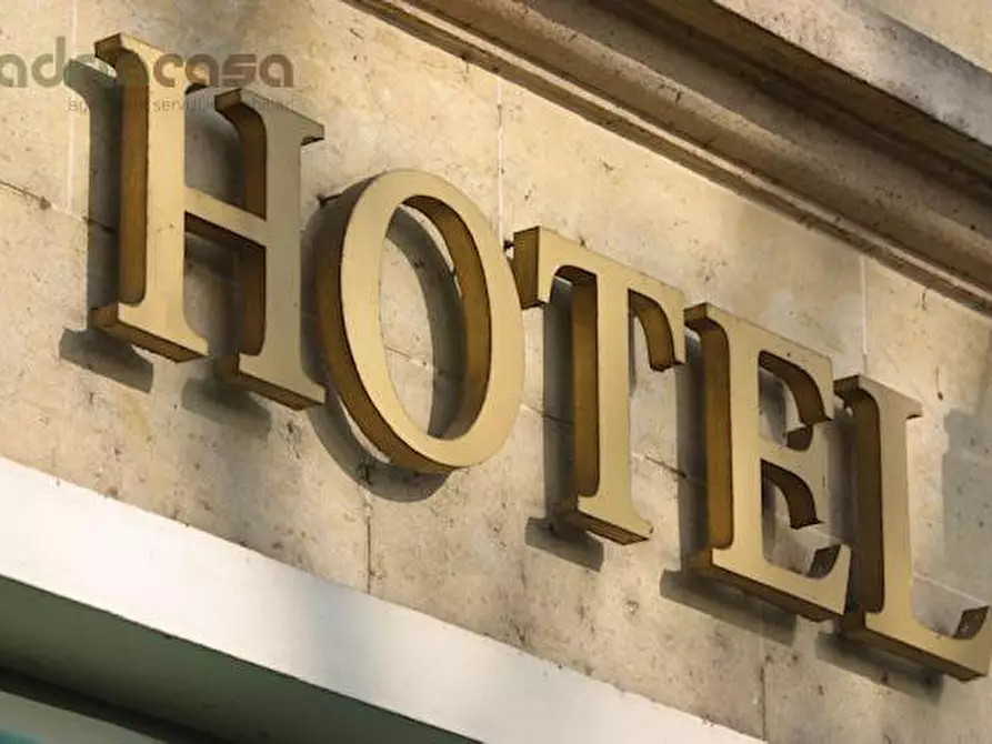 Immagine 1 di Locale commerciale in vendita  in Via D'Annunzio a Riccione