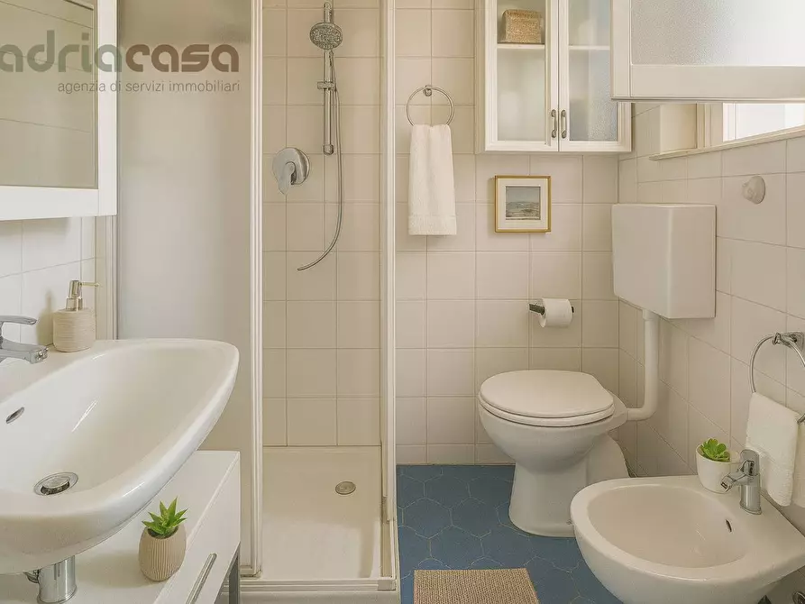 Immagine 8 di Appartamento in vendita  in Viale Dante Alighieri a Riccione