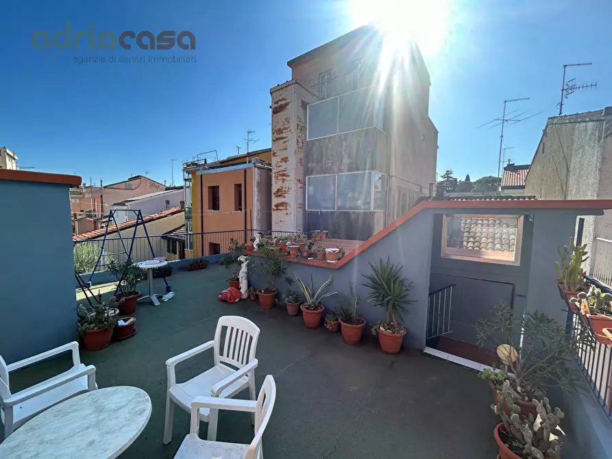 Immagine 1 di Locale commerciale in vendita  in Via Fiume a Cattolica