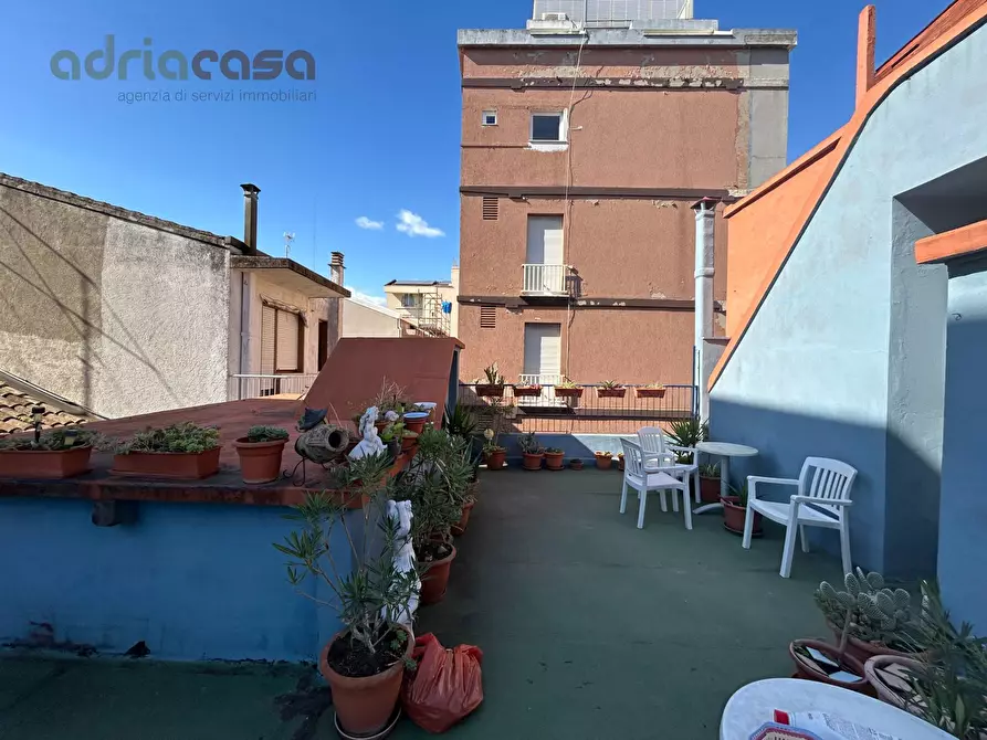 Immagine 3 di Locale commerciale in vendita  in Via Fiume a Cattolica