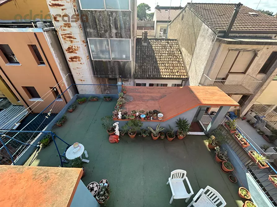 Immagine 5 di Locale commerciale in vendita  in Via Fiume a Cattolica