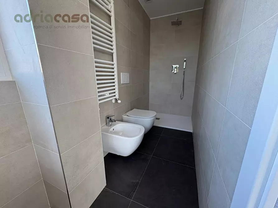 Immagine 15 di Appartamento in vendita  in Viale Emilia a Riccione