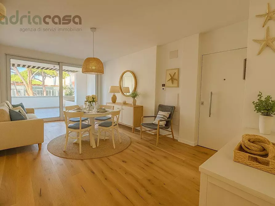 Immagine 2 di Appartamento in vendita  in Viale Emilia a Riccione