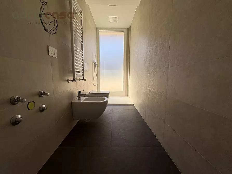 Immagine 8 di Appartamento in vendita  in Viale Emilia a Riccione