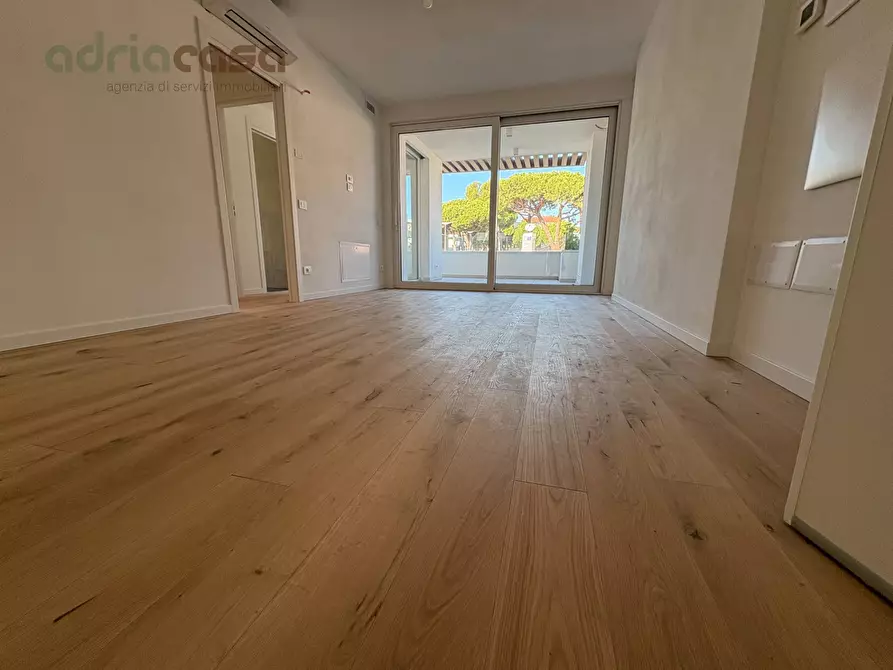 Immagine 4 di Appartamento in vendita  in Viale Emilia a Riccione
