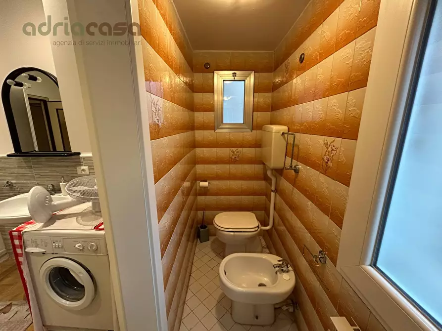 Immagine 11 di Appartamento in vendita  in Via Mancini a Cattolica