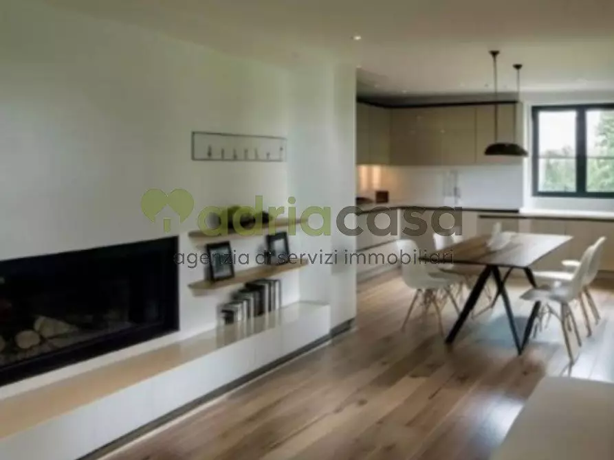 Immagine 2 di Appartamento in vendita  in Viale Regina Margherita a Rimini