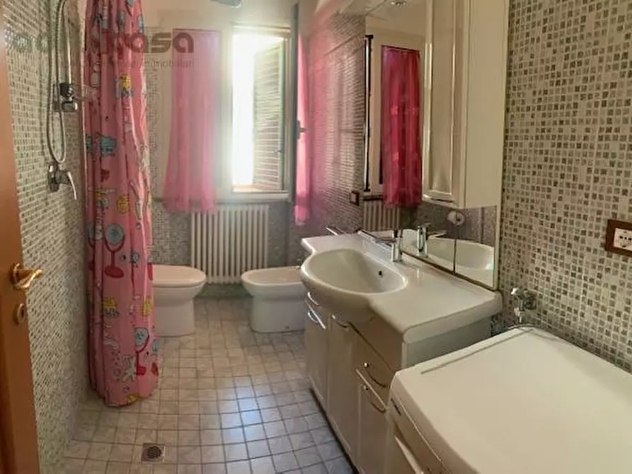 Immagine 8 di Appartamento in affitto  in Viale Tasso a Riccione