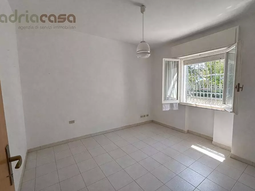 Immagine 4 di Appartamento in vendita  in Via Bixio a Riccione
