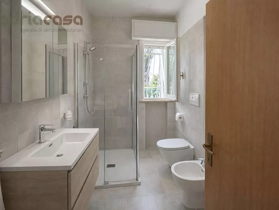 Immagine 6 di Appartamento in vendita  in Via Bixio a Riccione