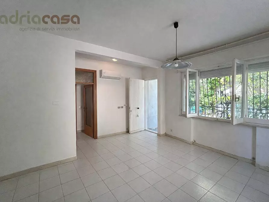 Immagine 2 di Appartamento in vendita  in Via Bixio a Riccione