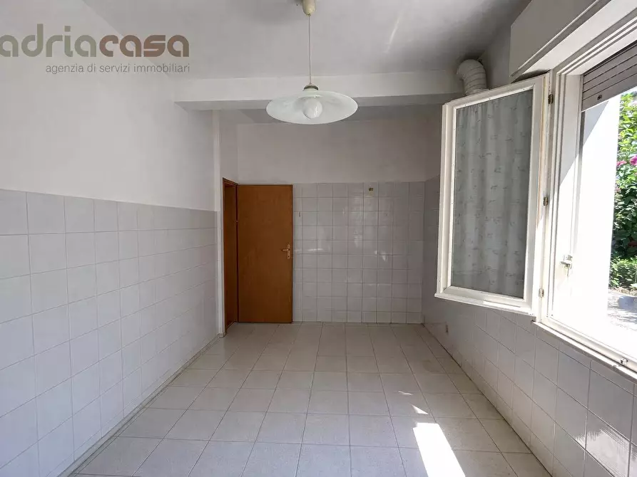 Immagine 3 di Appartamento in vendita  in Via Bixio a Riccione