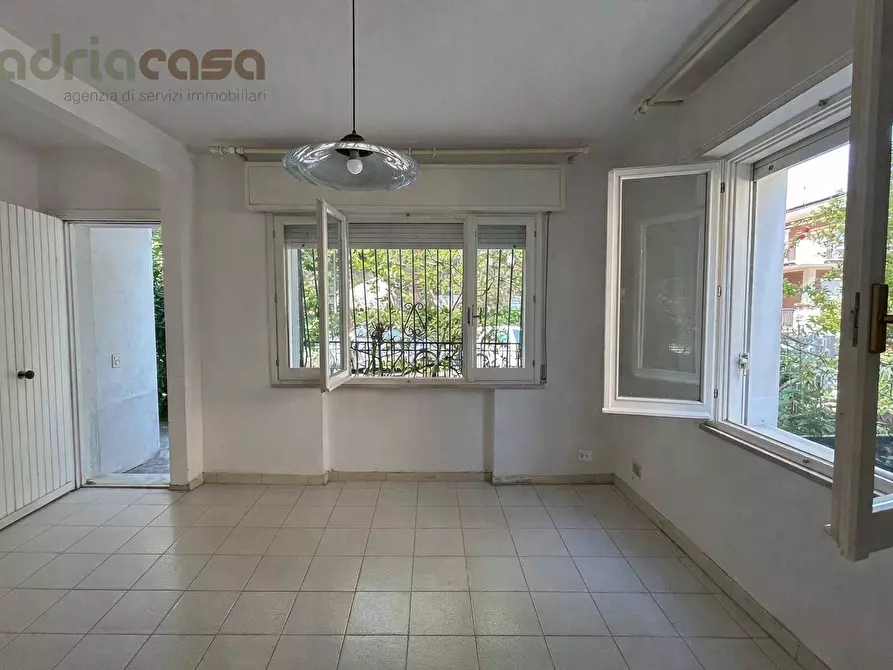 Immagine 1 di Appartamento in vendita  in Via Bixio a Riccione