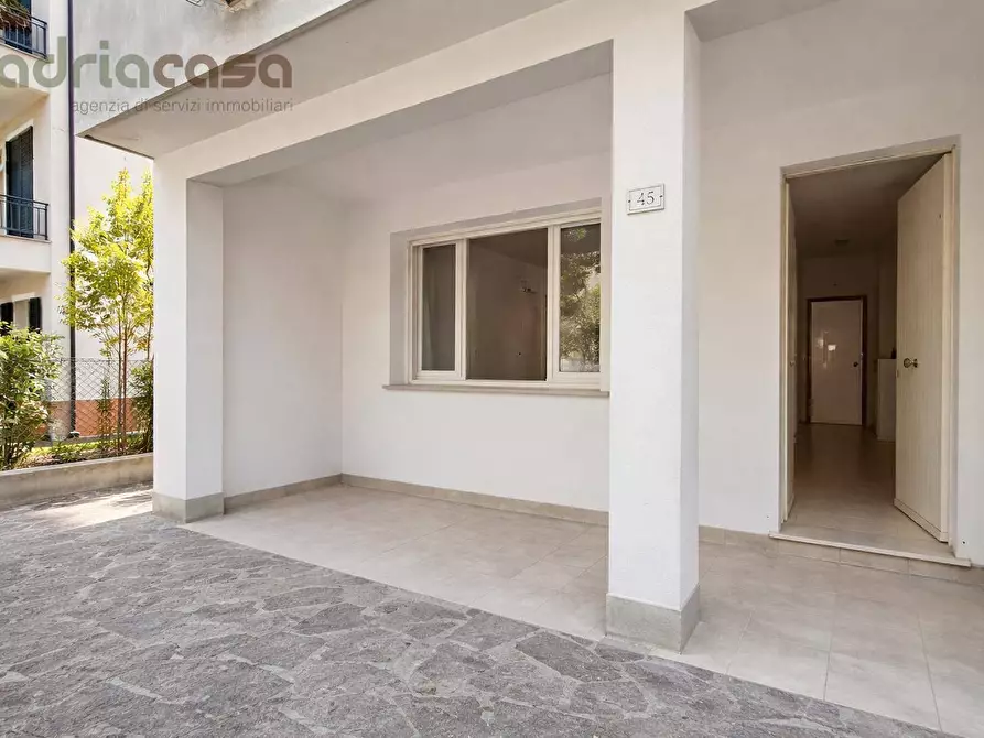 Immagine 7 di Appartamento in vendita  in Via Bixio a Riccione