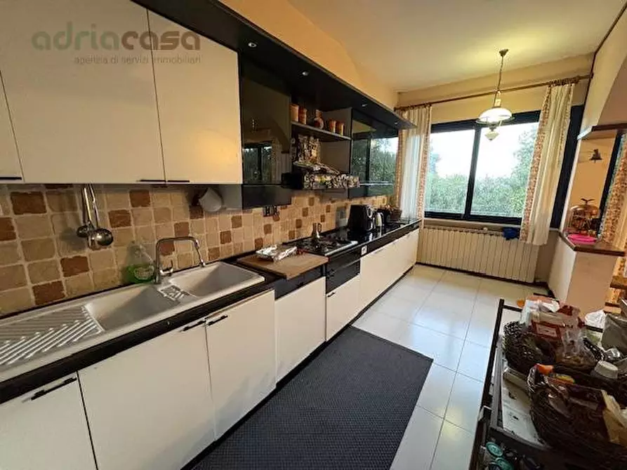 Immagine 10 di Villa in vendita  in Via Camilluccia a Misano Adriatico