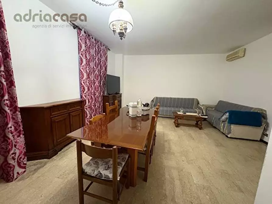 Immagine 3 di Appartamento in vendita  in Piazza Mercato a Cattolica