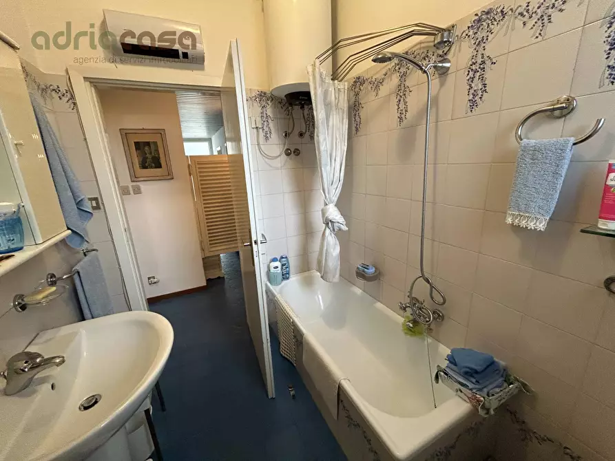 Immagine 14 di Appartamento in vendita  in Viale Dante Alighieri a Riccione