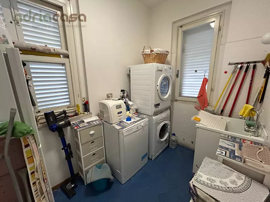 Immagine 9 di Villa in vendita  in Via d'Annunzio a Riccione