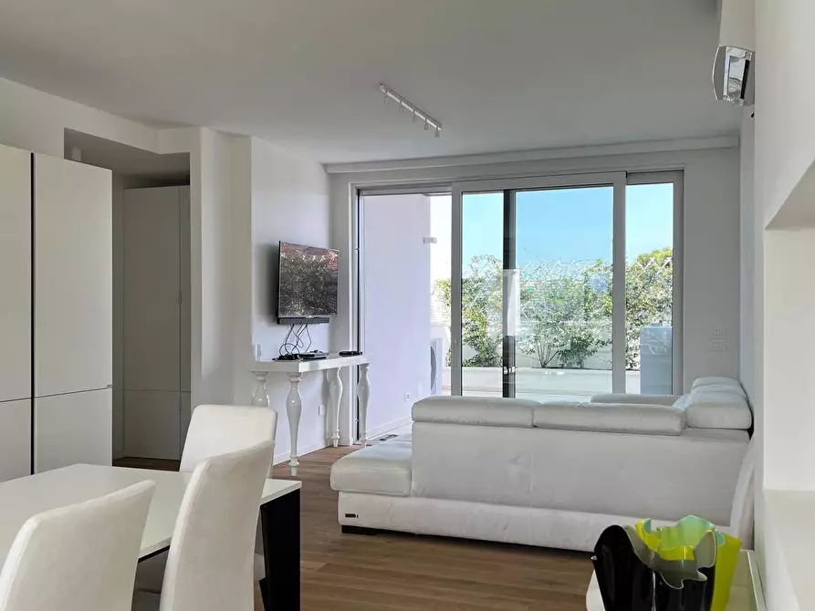 Immagine 3 di Appartamento in vendita  in Viale Emilia a Riccione