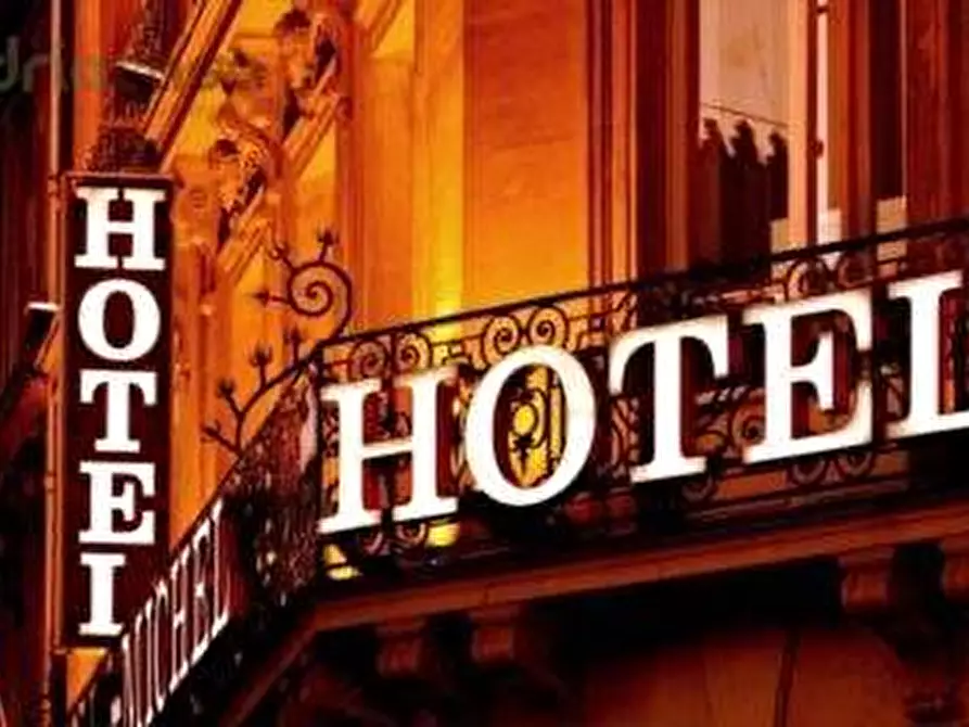 Immagine 1 di Locale commerciale in vendita  in Viale Trento Trieste a Riccione