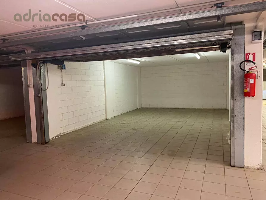 Immagine 1 di Box auto in affitto  in Viale Milano a Riccione