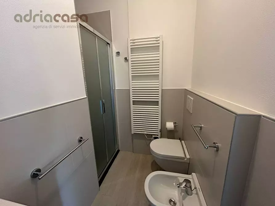 Immagine 9 di Appartamento in affitto  in Viale D'Annunzio a Riccione