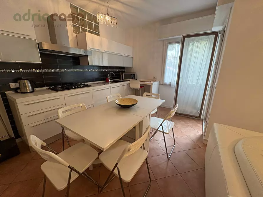 Immagine 5 di Appartamento in affitto  in Viale Emilia a Riccione